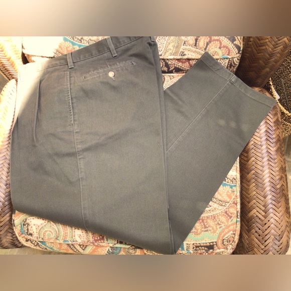 Men’s casual/dress pants with pleats. EUC. - Picture 2 of 4